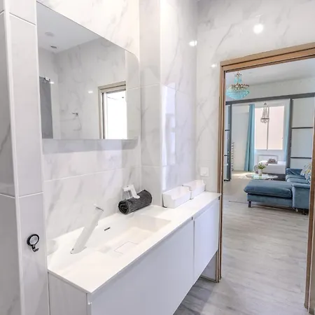 Elegant Duplex, Very Well Equipped, Close To Shops Apartment Cannes