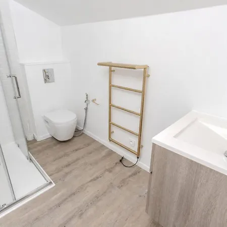 Elegant Duplex, Very Well Equipped, Close To Shops * Cannes