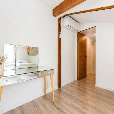 Apartment Elegant Duplex, Very Well Equipped, Close To Shops *