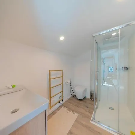 Elegant Duplex, Very Well Equipped, Close To Shops アパート