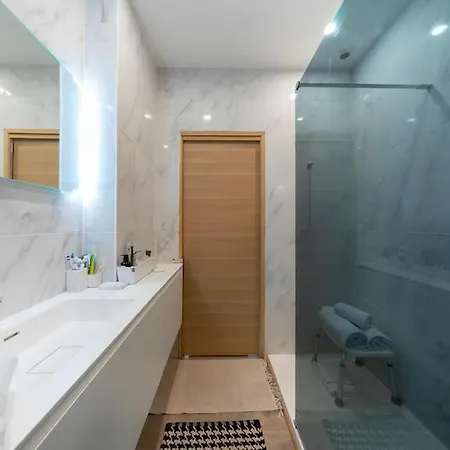 Appartement Elegant Duplex, Very Well Equipped, Close To Shops *