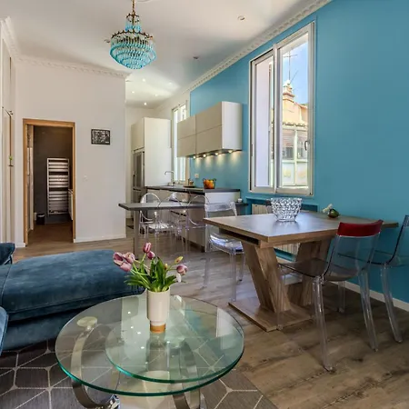 Elegant Duplex, Very Well Equipped, Close To Shops Appartement *